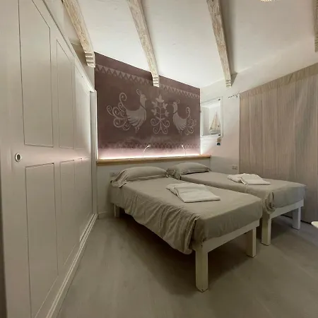 Domus De Diana Couette-café Olbia