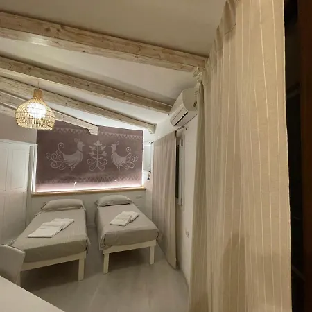 Domus De Diana Couette-café Olbia