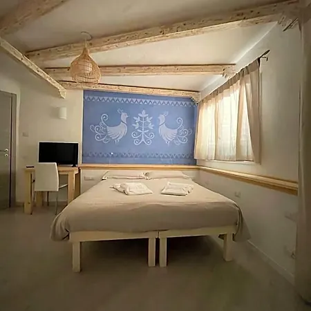 Bed & Breakfast Domus De Diana 3*