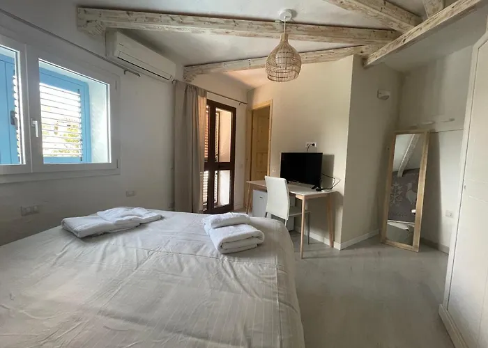 Domus De Diana Bed and breakfast